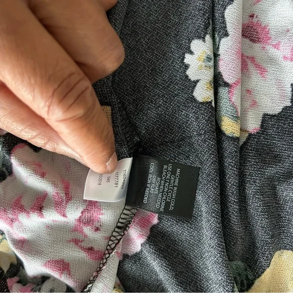 Torrid Black Floral Stretch Faux Wrap Ruffle Hem Dress Size 2 - **Belt Missing** - Picture 8 of 8